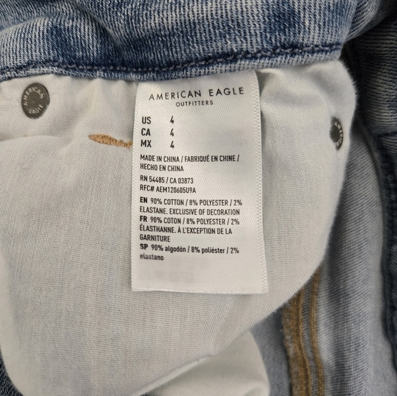 AMERICAN EAGLE Raw Hem Distressed Curvy Hi-Rise Shortie Size 4 - Picture 3 of 7